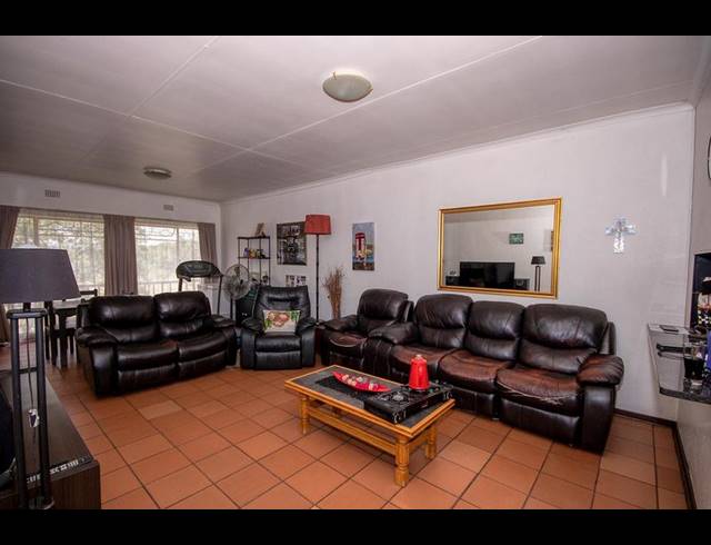 3 BEDROOM TOWNHOUSE FOR SALE IN NEW REDRUTH